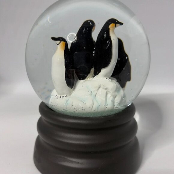 Sankyo Penguin Snow Globe Music Box - Picture 2 of 3